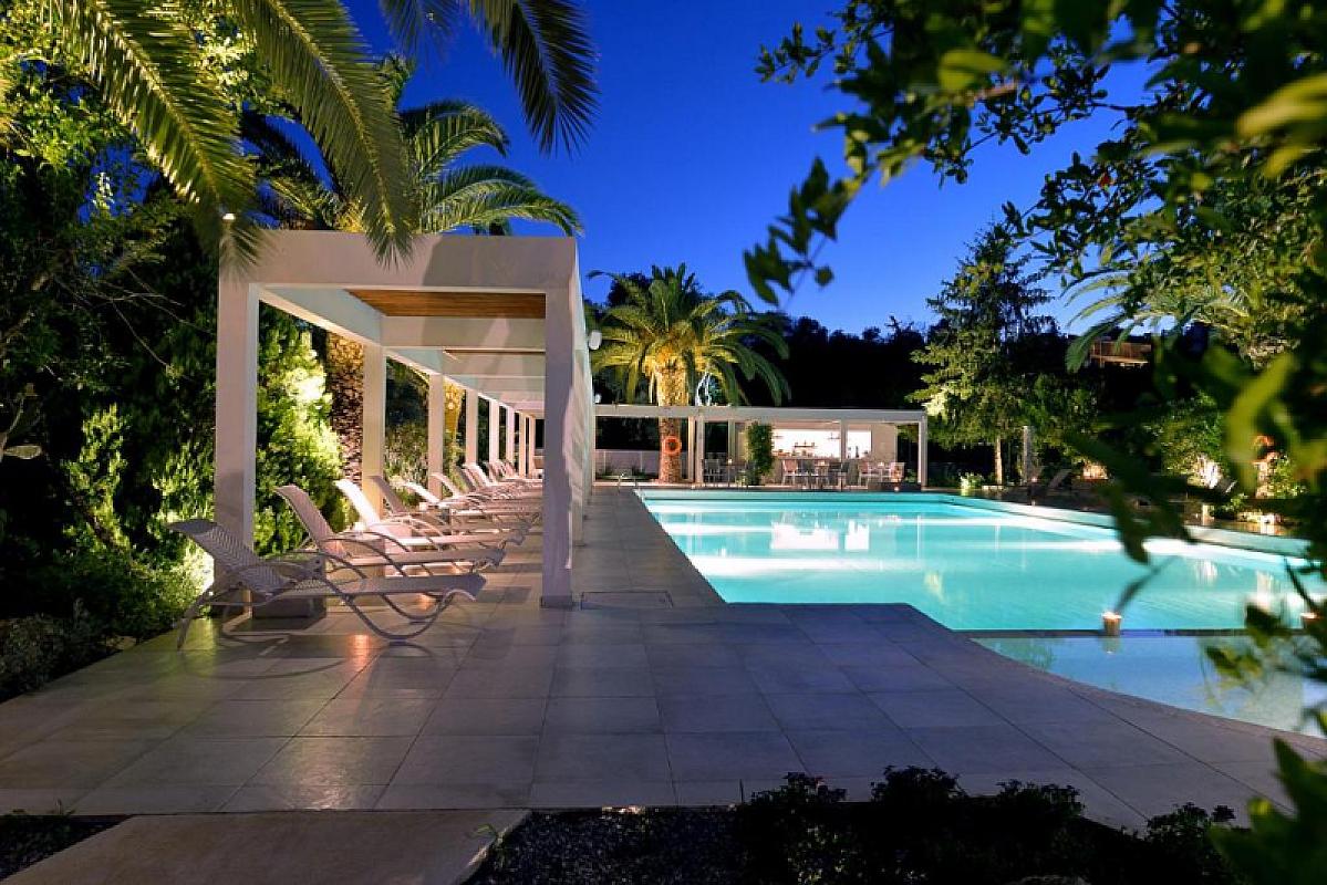 Corfu For 2 or £1,700 CASH - Image 4